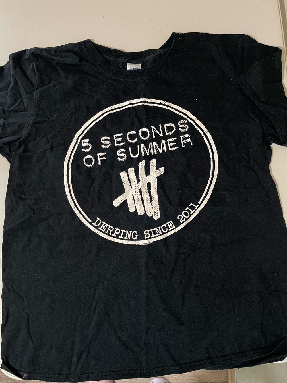 5 SOS 5 Seconds of Summer black band tee size L